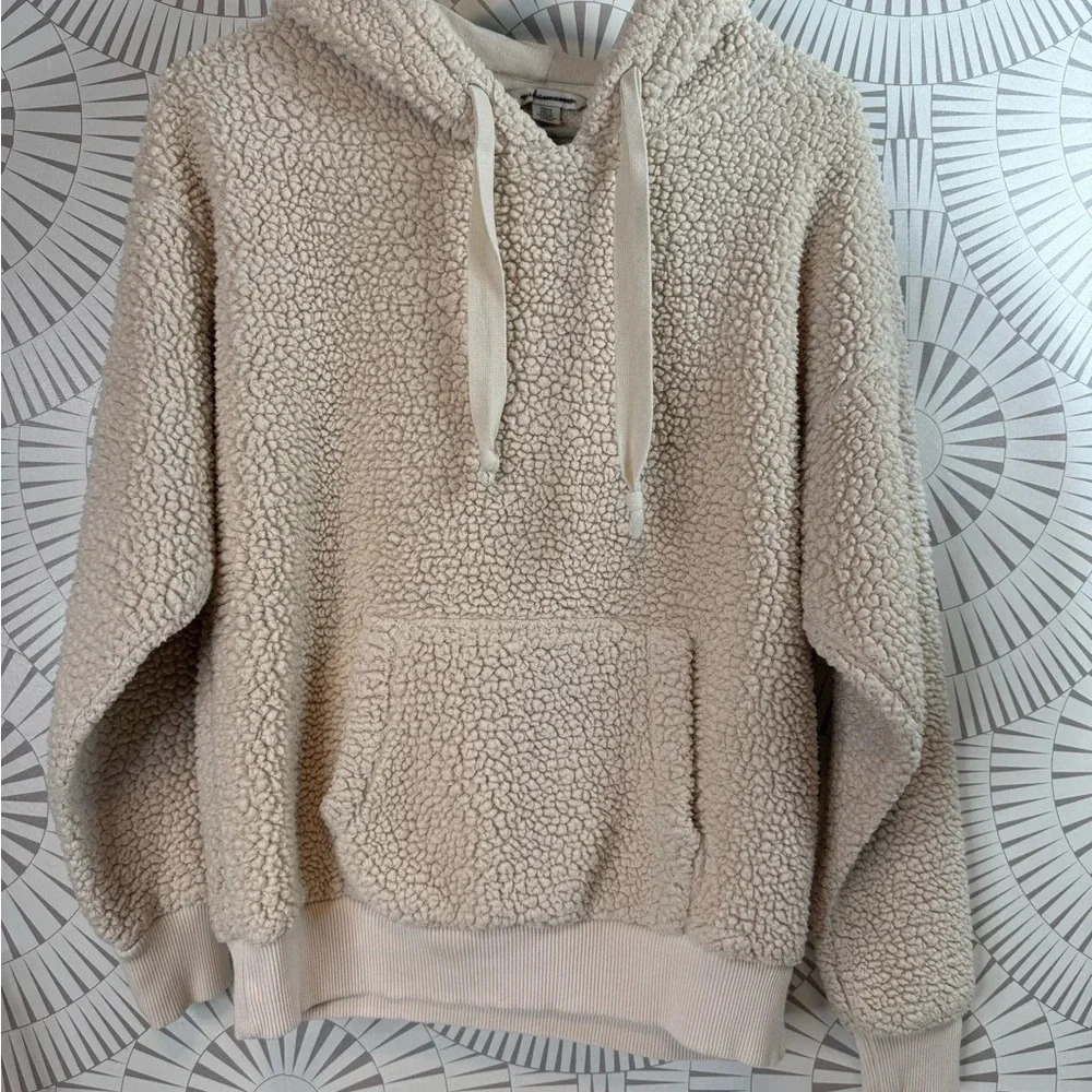 American Eagle Women’s Small‎ Cream Fleece Hoodie